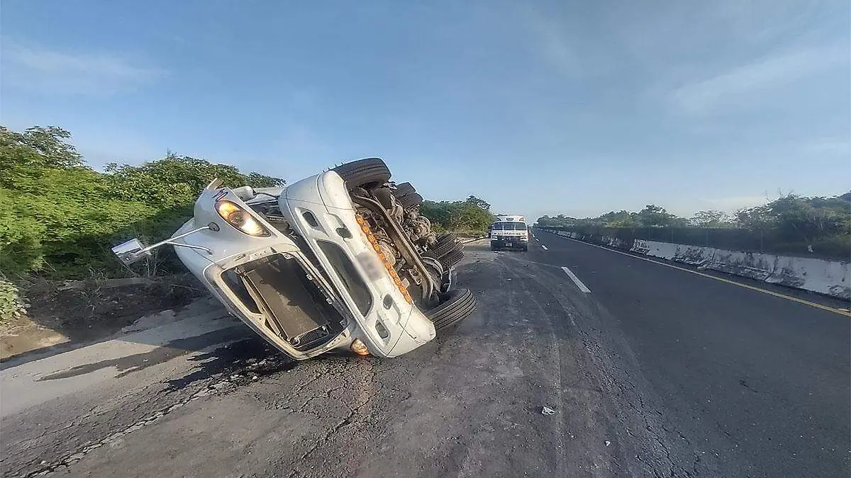 Vuelca tráiler